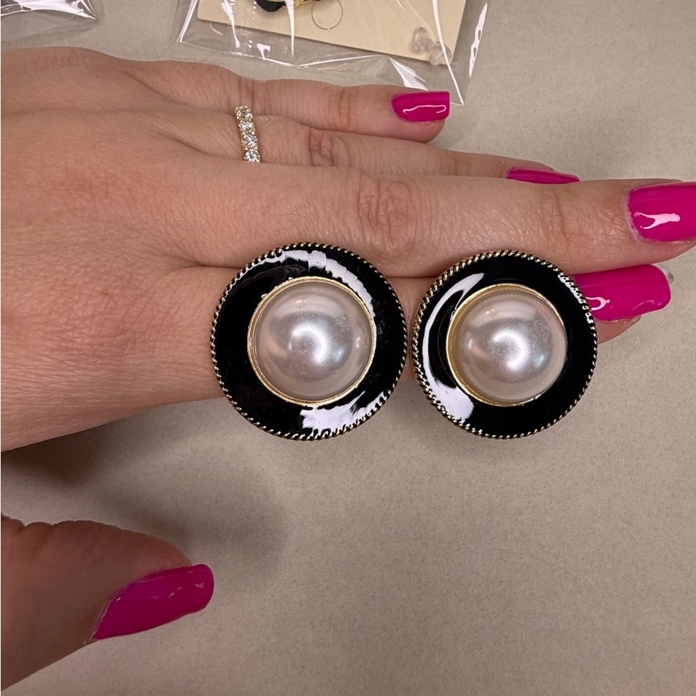 Elegant Black and Gold Faux Pearl Earrings